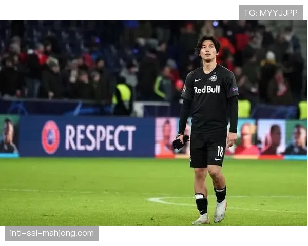 南野拓实重伤四个月后现身摩纳哥主场，球迷齐声-等你-
